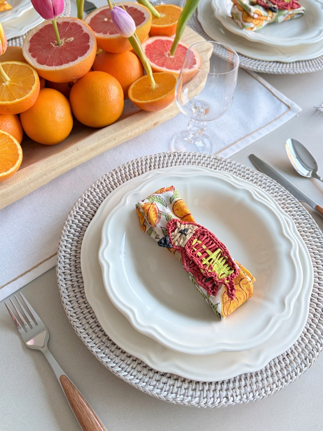 parrot-raffia-napkin-rings-tropical-table-decor