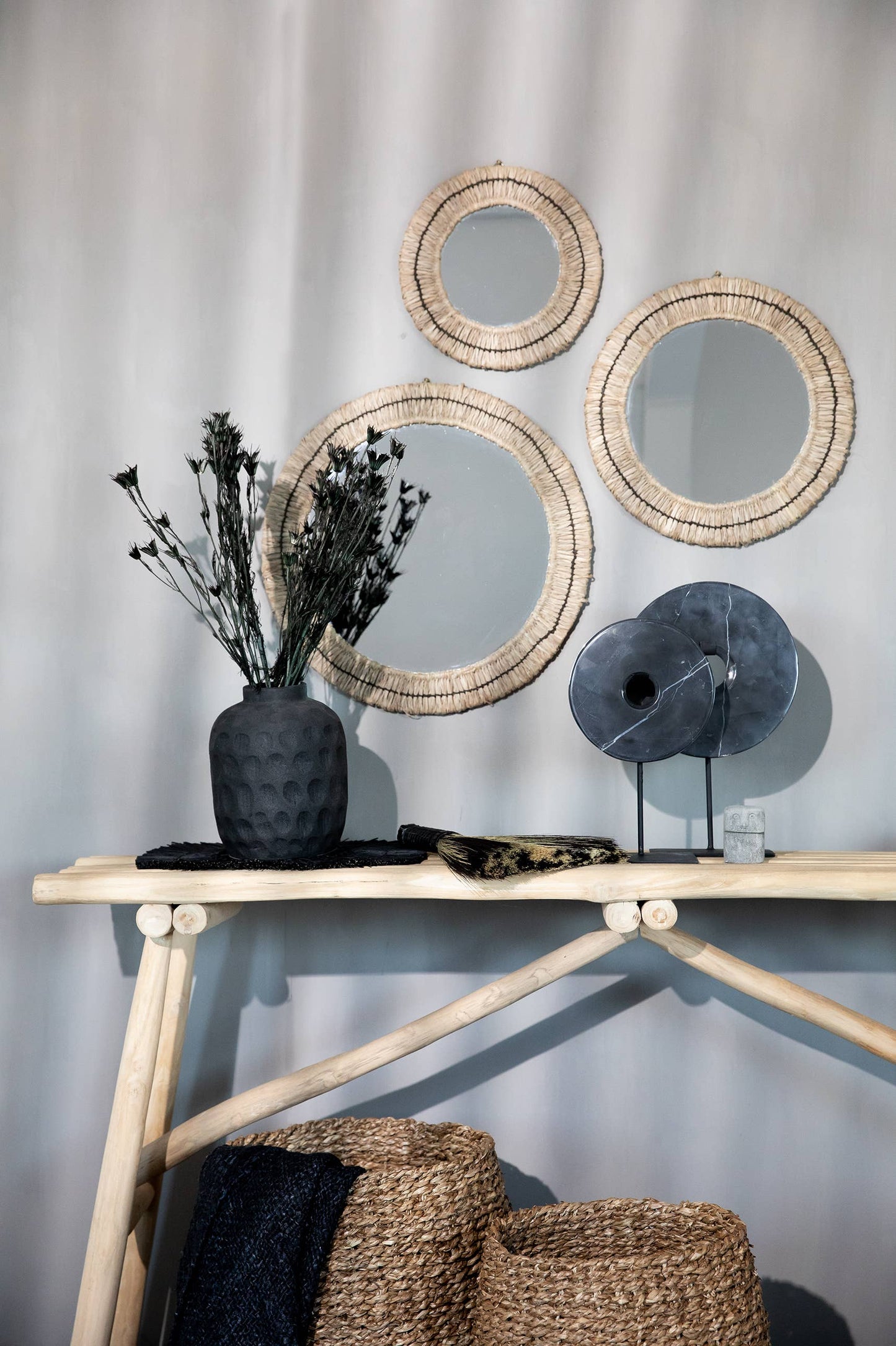 The Trendy - Terracota Black Vase - L