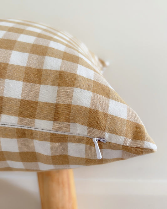 High-quality hidden zipper detail on beige Spanish-made cushion cover.