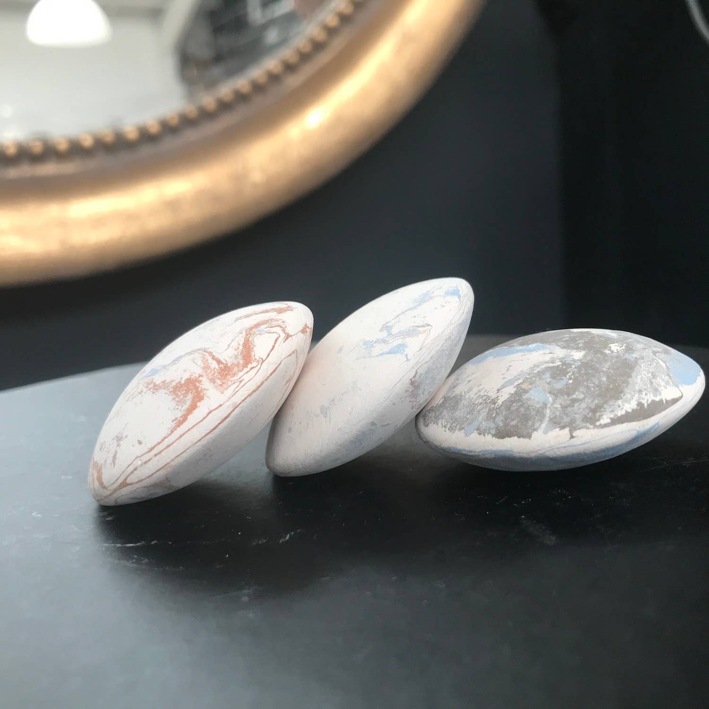 Scented oil diffuser, colored pebble Natural clay.