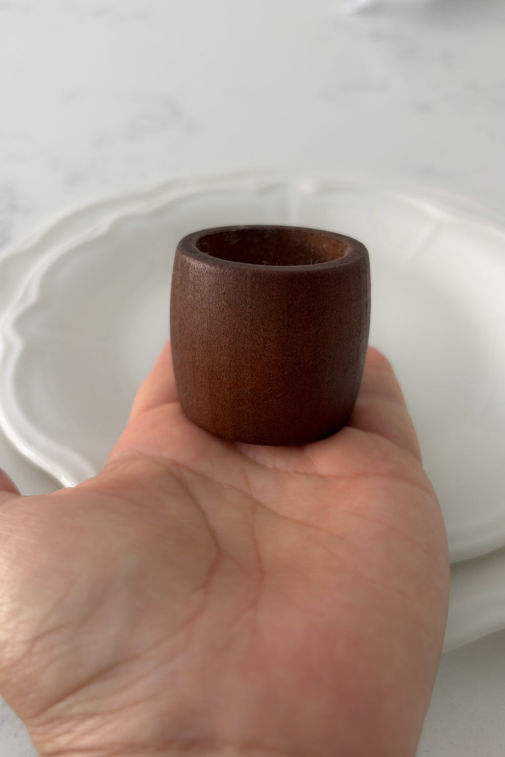 Petra - Acacia Wooden Oval Napkin Ring, Set of 4 (dark wood)