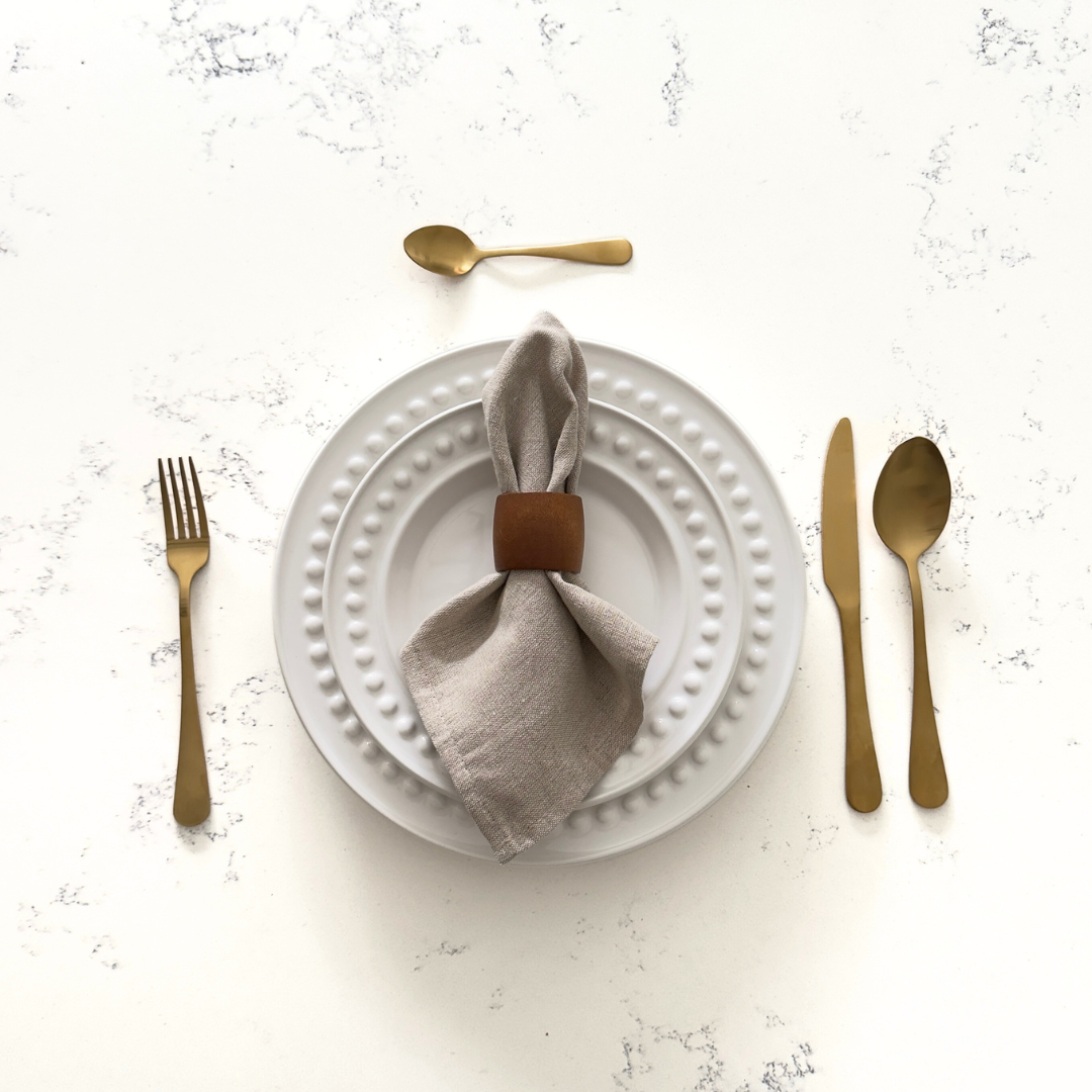 Petra - Acacia Wooden Oval Napkin Ring, Set of 4 (dark wood)