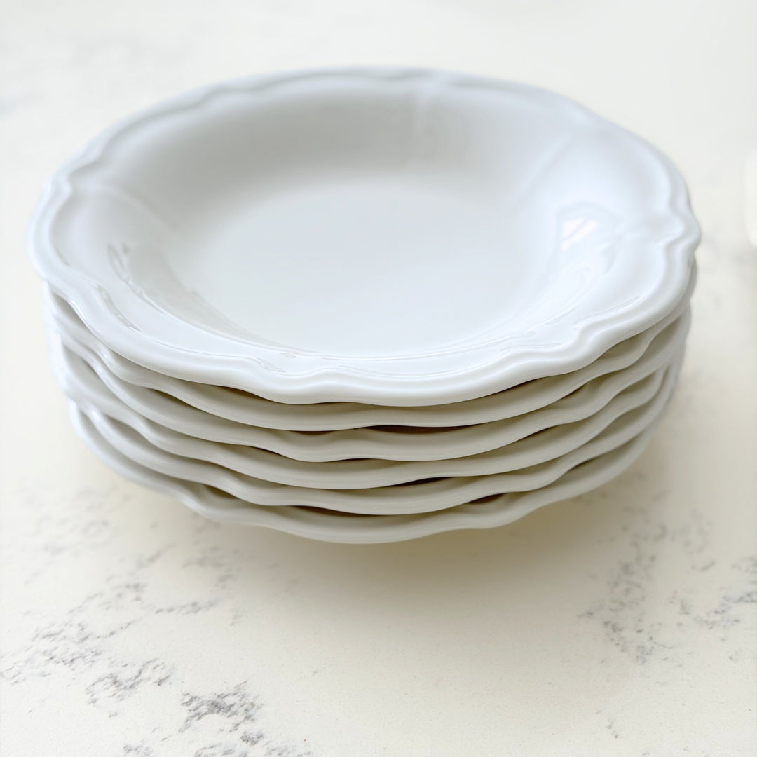 Gourmet pasta presentation in a Charlotte 22cm white stoneware deep plate, minimalist table setting.