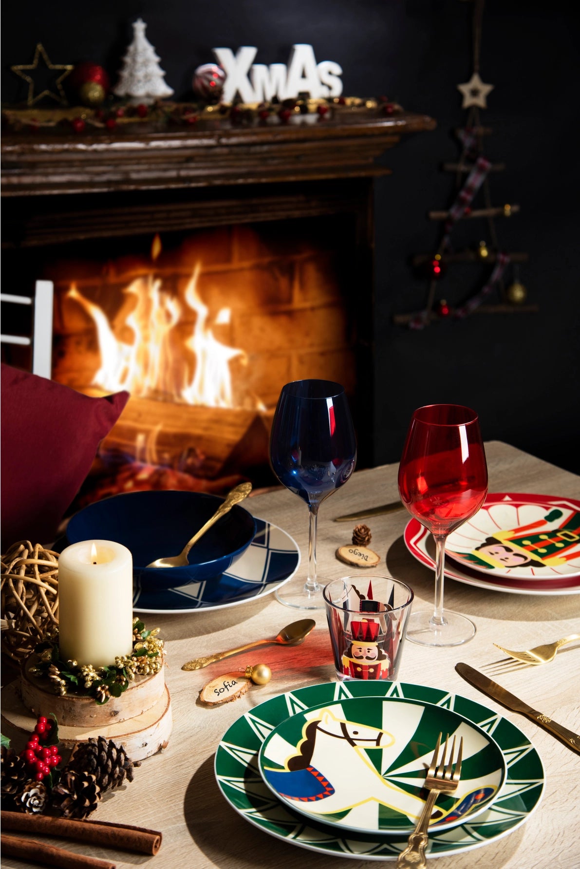 Vintage Christmas 18-Piece Porcelain Dinnerware Set – Service for 6