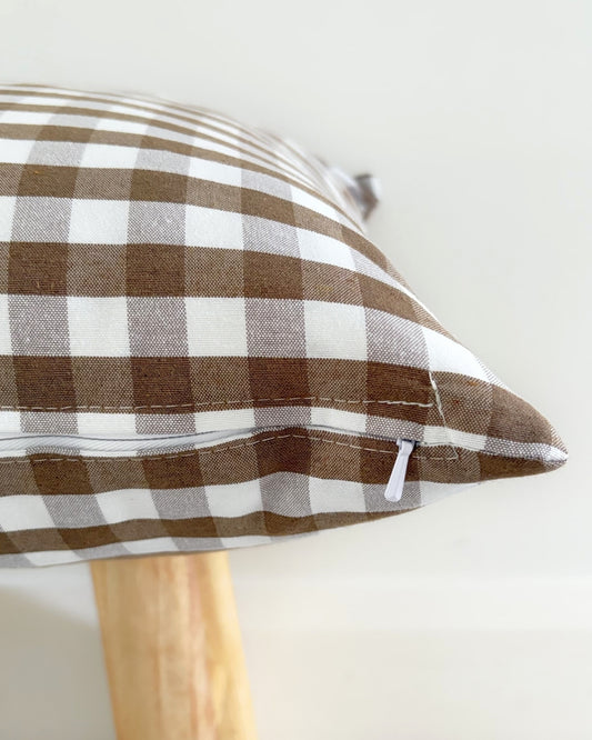 Reinforced hidden zip on brown water-repellent cushion cover.