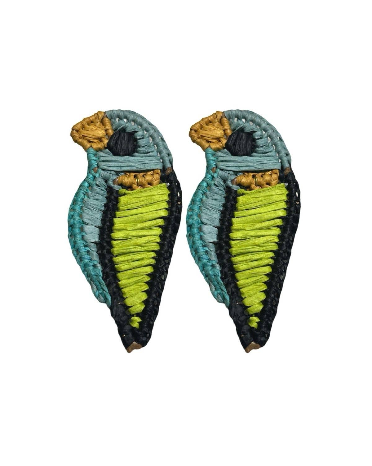 Set of 2 handcrafted parakeet-shaped raffia napkin rings for tropical table decor, Matisa Deco Ireland.