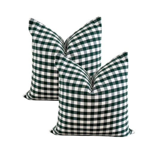 Pack of 2 deep green Vichy check water-repellent cushion covers 45x45 cm on white background made in Spain.