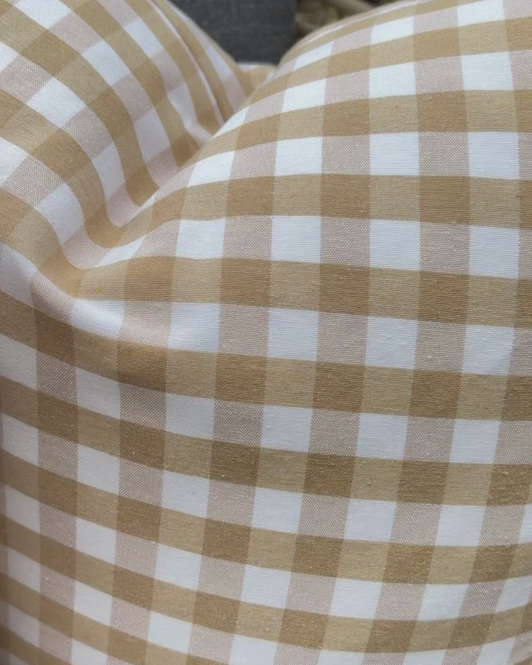 Video water-repellent gingham cushions in beige