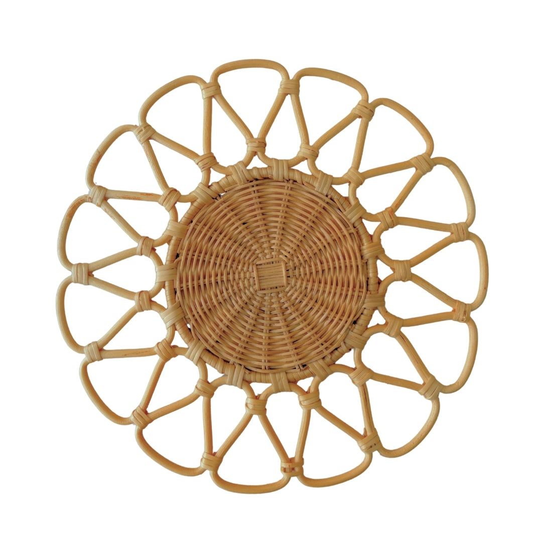 Matisa Deco Sol Flora handwoven round natural rattan placemat D33cm charger plate on white background.